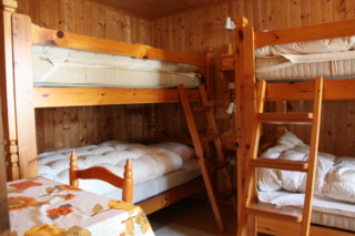 Zimmer mit 4 Betten (übereinander)