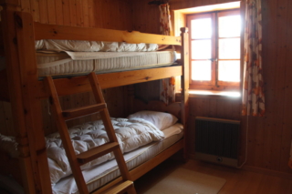 Zimmer mit 4 Betten (übereinander)